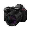 Panasonic Lumix S5D + 28-200 F4-7,1